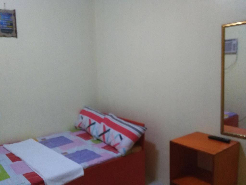 Aranas-Carillo Travellers Inn Kalibo Værelse billede