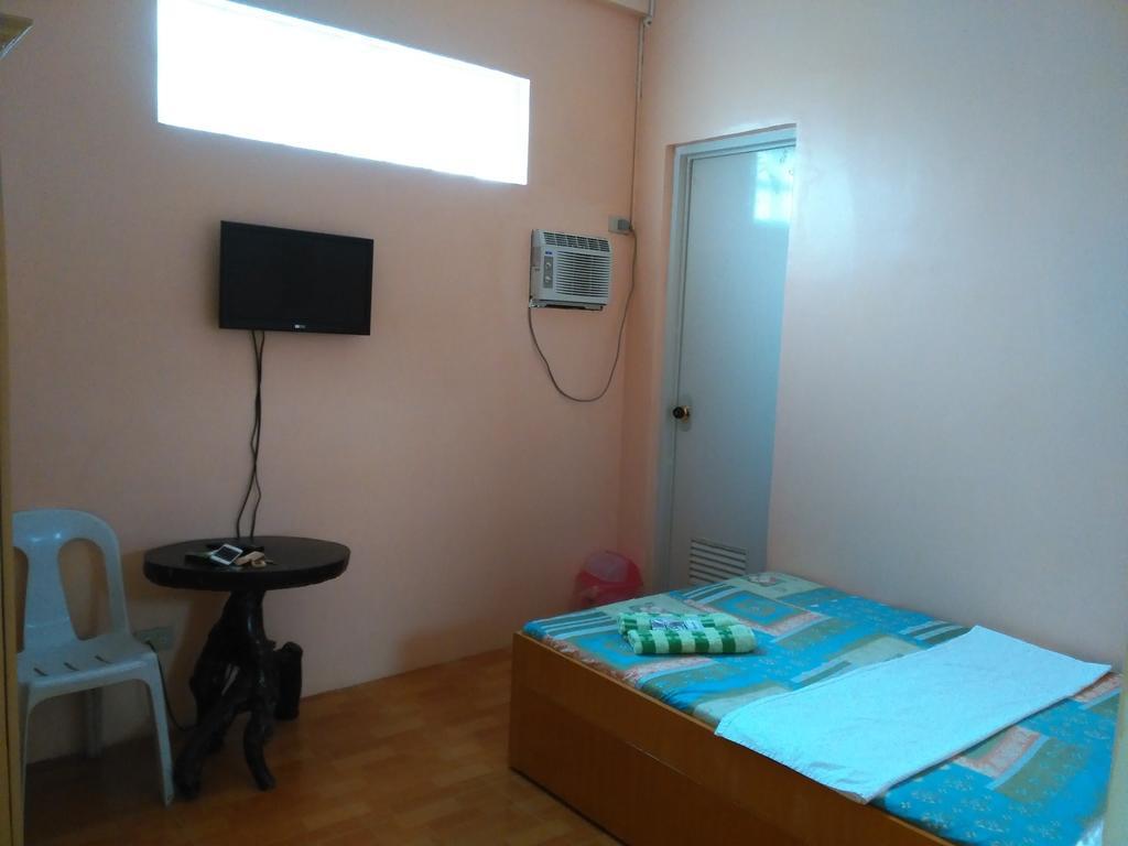 Aranas-Carillo Travellers Inn Kalibo Værelse billede