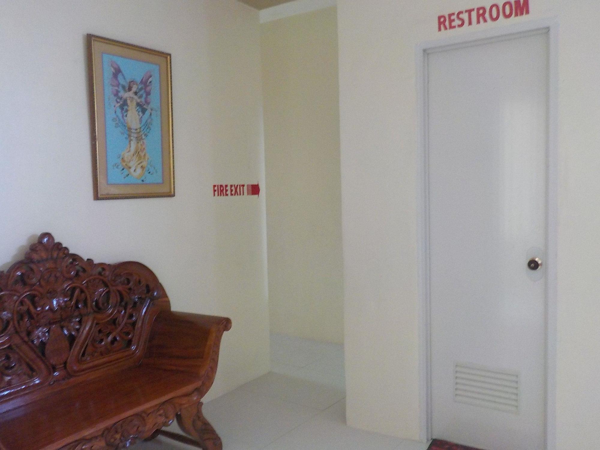 Aranas-Carillo Travellers Inn Kalibo Eksteriør billede